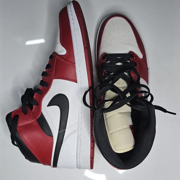 Mid AIR JORDAN1 CHICAGO 2020 WHITE HEEL RED/BLACK 554724-173 worn once no box - Picture 3 of 12